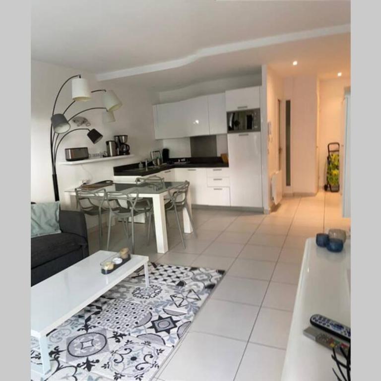 app Le Rocazur avec piscine et parking en bord de mer à 500M du centre ville - Appartement 2 Chambres - 14