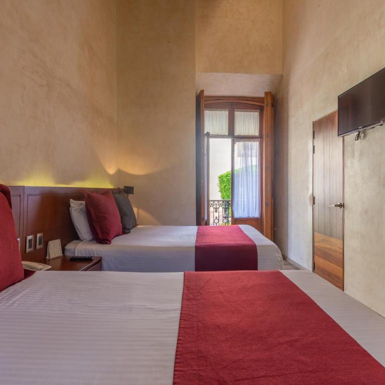 Hotel Madero - Twin Room with Balcony - 3