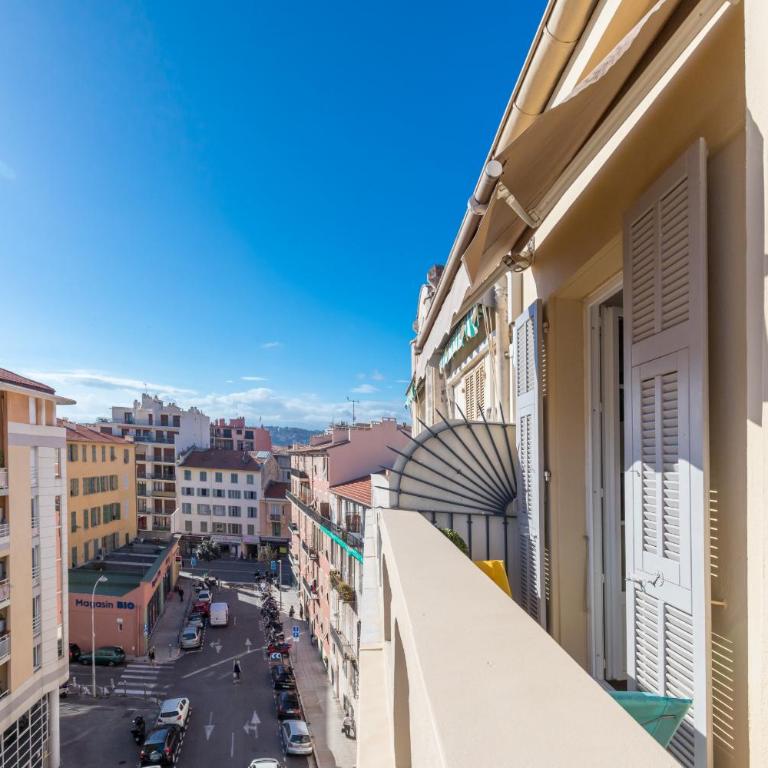 Cosy 1 Bdr near Garibaldi Square - Top Floor & AC - Appartement - 27