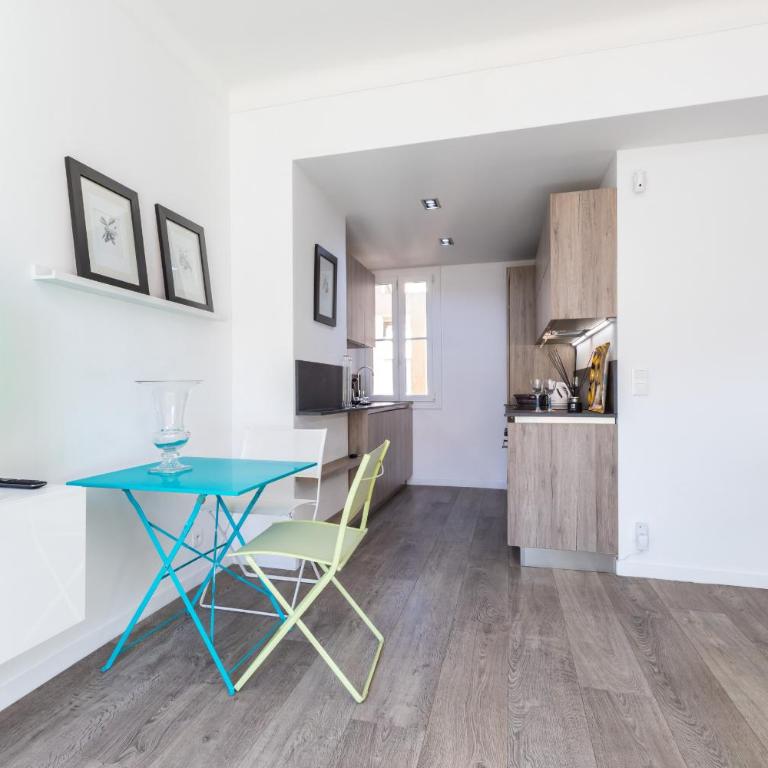 Cosy 1 Bdr near Garibaldi Square - Top Floor & AC - Appartement - 12