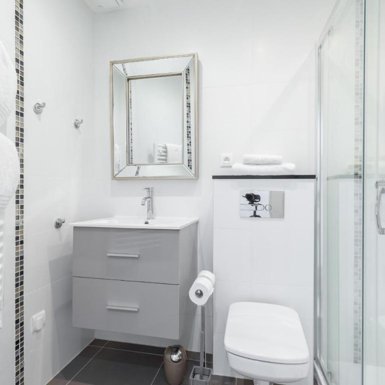 Cosy 1 Bdr near Garibaldi Square - Top Floor & AC - Appartement - 23