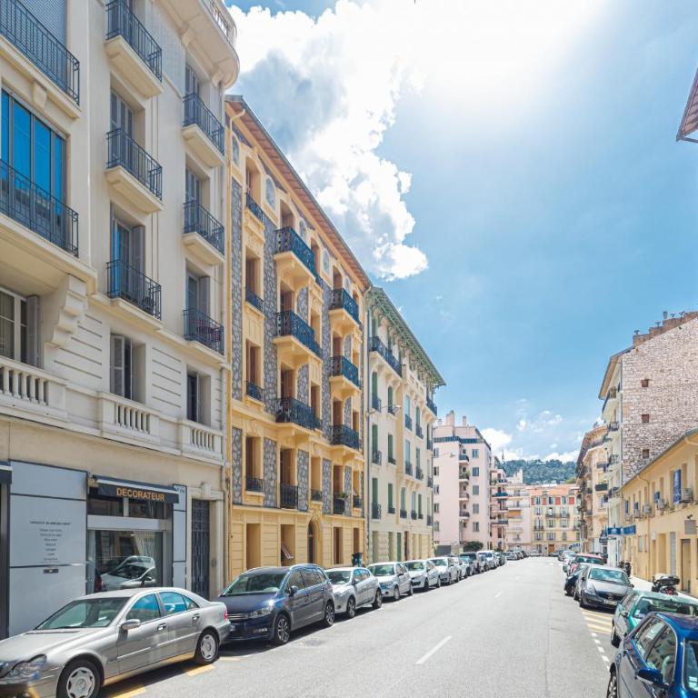 Cosy 1 Bdr near Garibaldi Square - Top Floor & AC - Appartement - 29