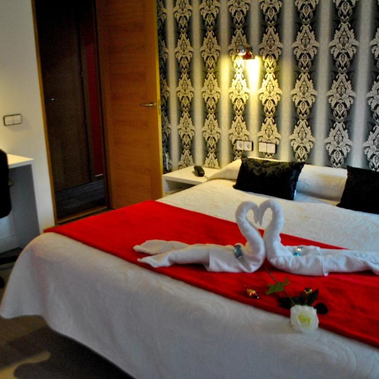 Madrid City Rooms - Superior Double Room with Balcony - 7