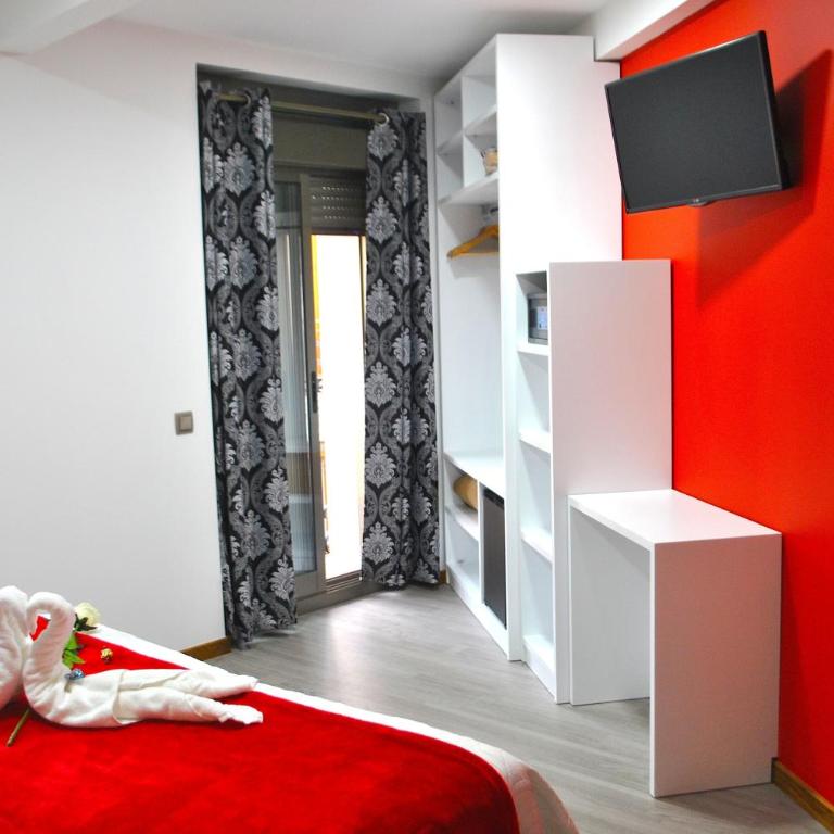 Madrid City Rooms - Superior Double Room with Balcony - 3