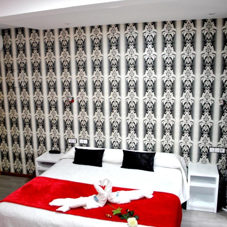 Madrid City Rooms - Superior Double Room with Balcony - 5