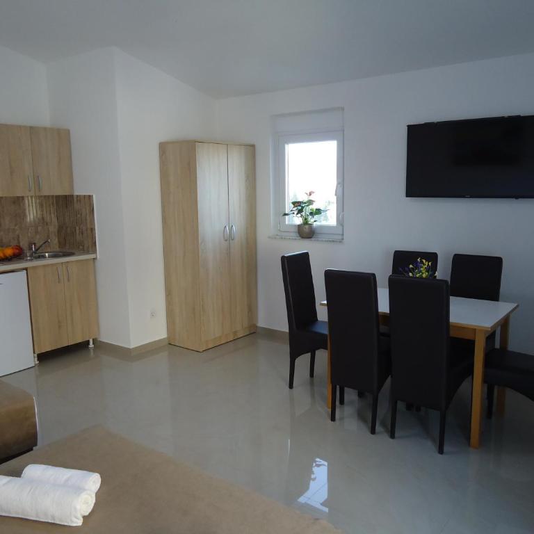 Vila Nina Donji Štoj - Apartment with Balcony - 12