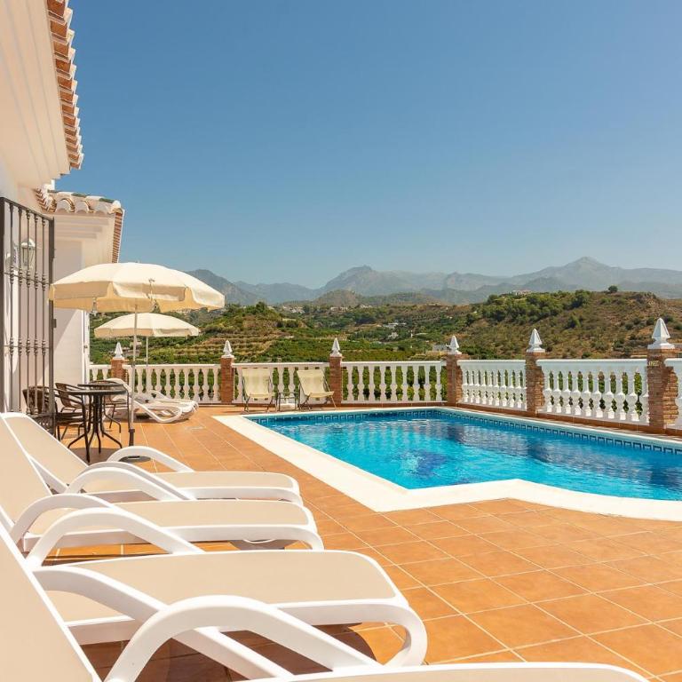 VILLA ANDALUCÍA: cerca de todo, intimidad y espacio - Villa de 3 dormitorios - 2