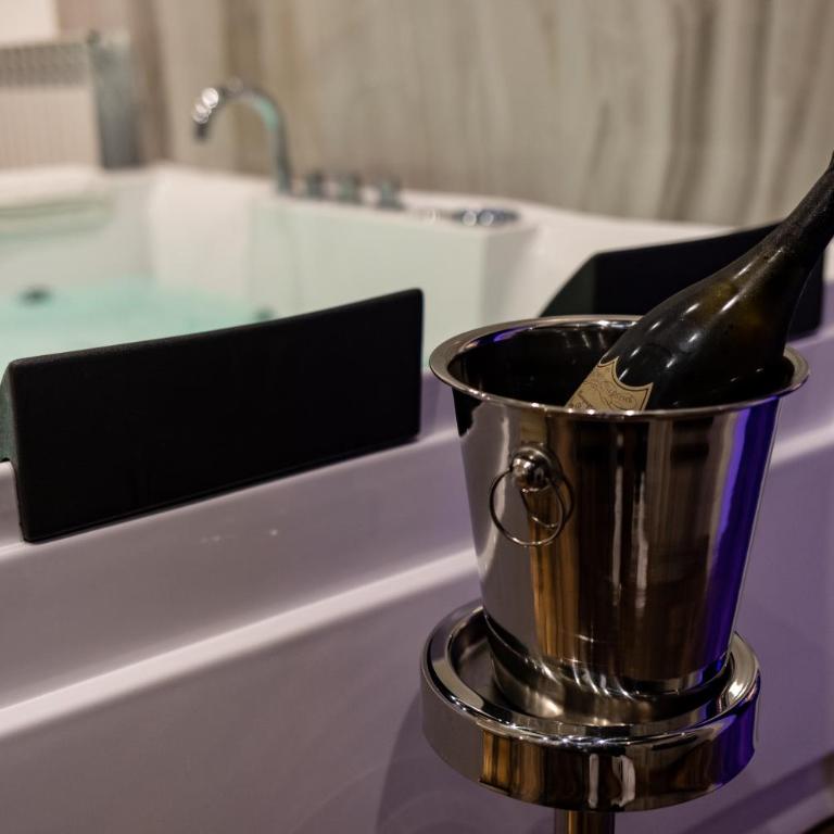 Maximum Suite & Spa - Suite con Vasca Idromassaggio - 17