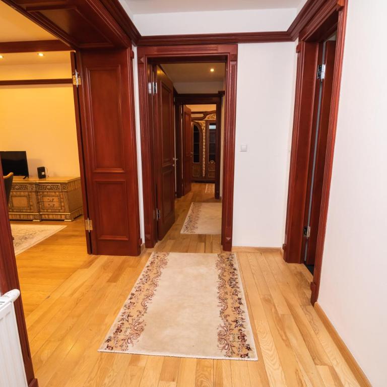 Heart of Ferhadija - Deluks Apartman - 19