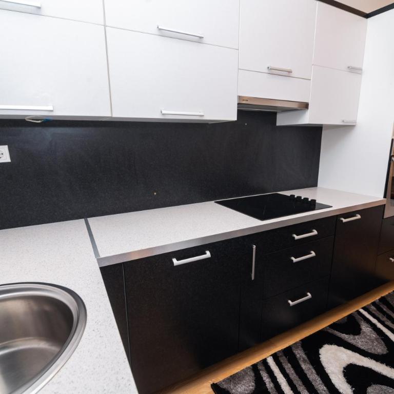 Heart of Ferhadija - Deluks Apartman - 24