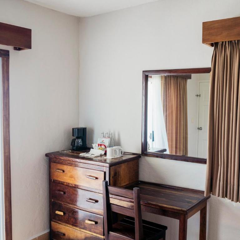 Petit Lafitte Beach Front Hotel & Bungalows - Ocean View Premium Room - King Bed - 3