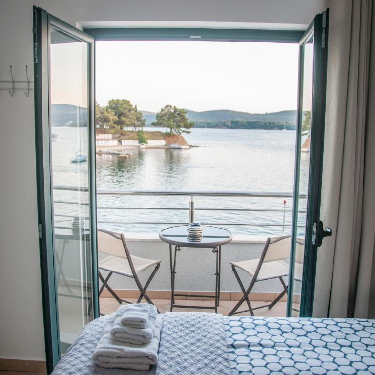Beach Apartments - Apartment with Sea View - 8
