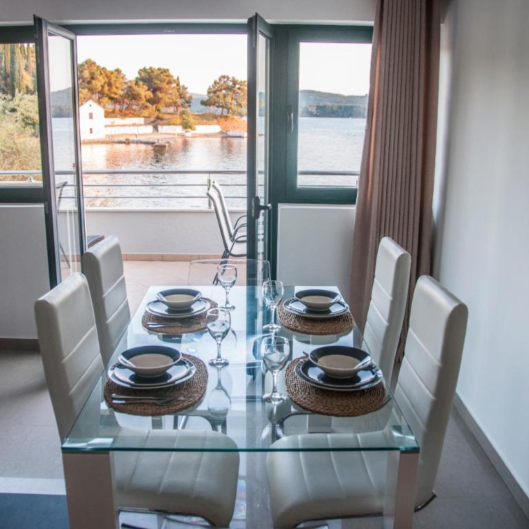 Beach Apartments - Apartment with Sea View - 4