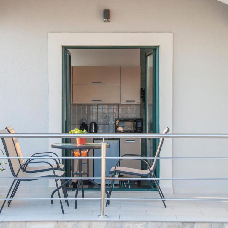 Beach Apartments - Studio Apartment with Sea View - 8