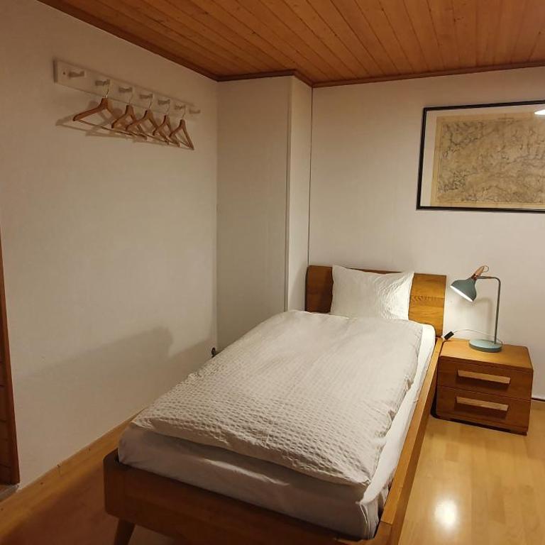 The Aarburg Hotel & Café - Family Room with Bathroom - 4