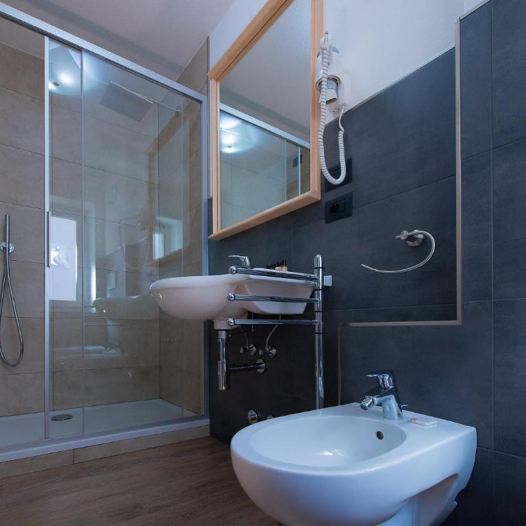 HOTEL B&B MARILENA - Camera Familiare con Vista Montagna - 1