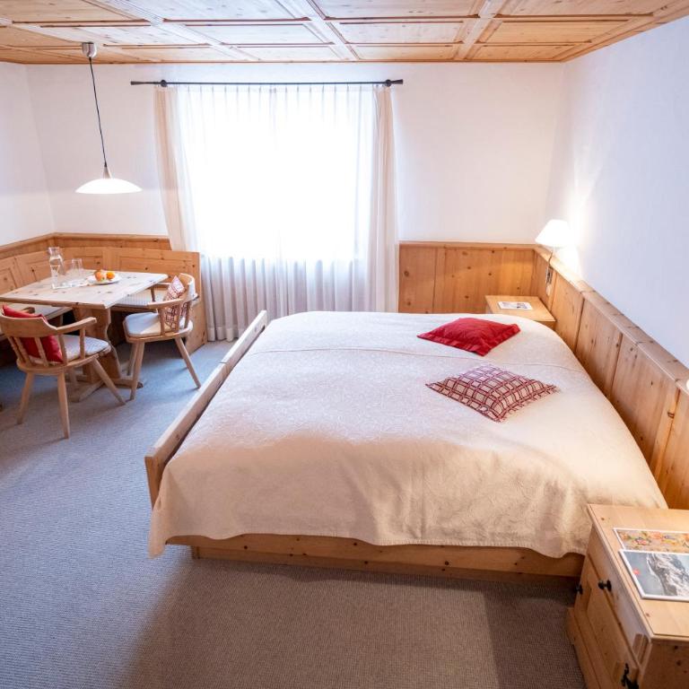 Hotel Garni Engiadina - Boutique Hotel - Deluxe Doppelzimmer - 9