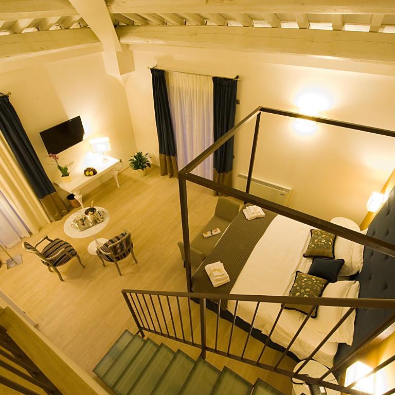 Relais Dell'Olmo - Camera Familiare - 1