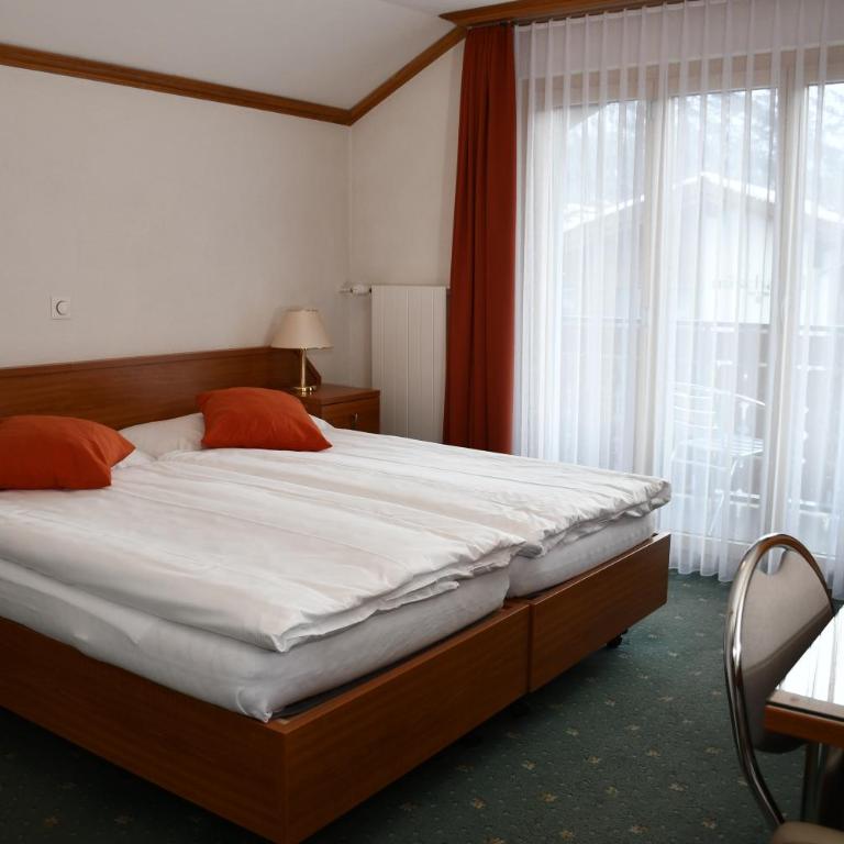 Hotel Elite - Doppelzimmer mit Whirlpool-Badewanne und Blick auf das Matterhorn - 2