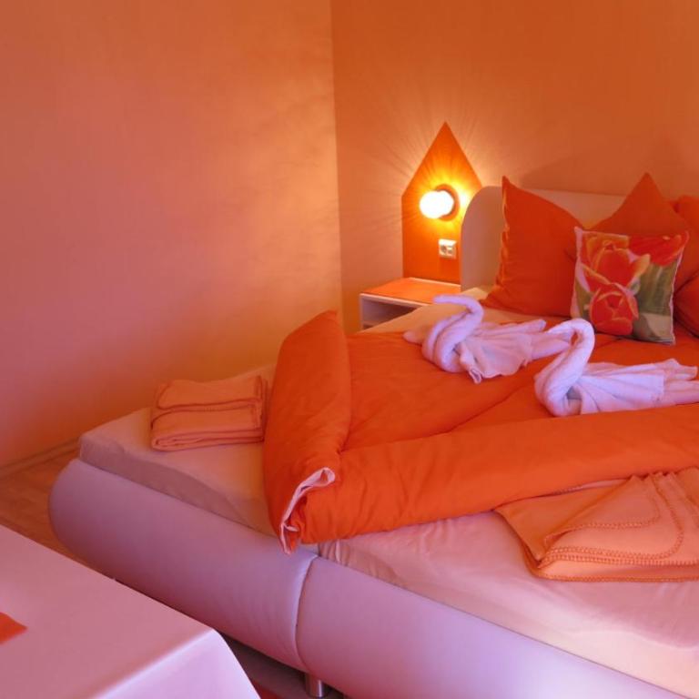 Haus Alpenrose - Doppelzimmer mit Terrasse - 16