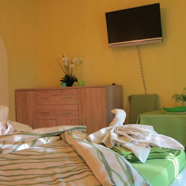 Haus Alpenrose - Doppelzimmer mit Terrasse - 3