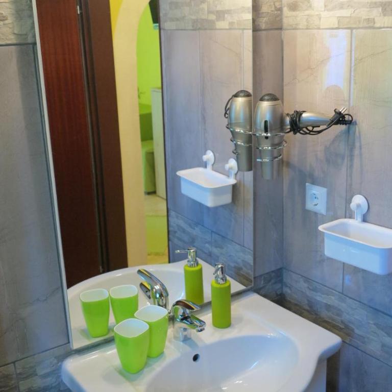 Haus Alpenrose - Doppelzimmer mit Terrasse - 4
