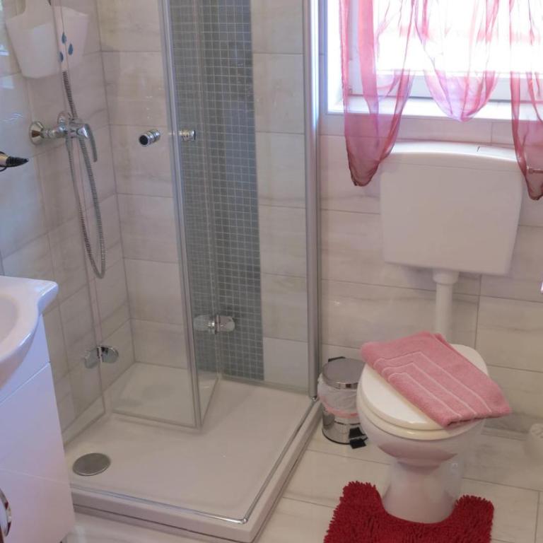 Haus Alpenrose - Doppelzimmer mit Terrasse - 15