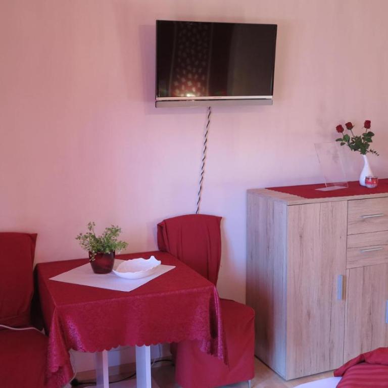 Haus Alpenrose - Doppelzimmer mit Terrasse - 13