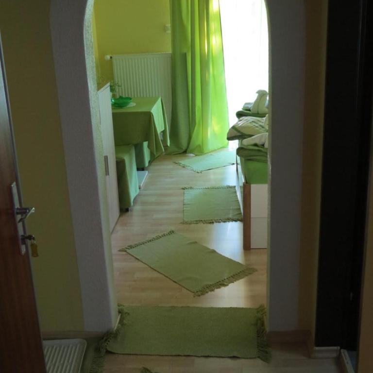 Haus Alpenrose - Doppelzimmer mit Terrasse - 1