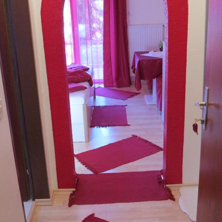 Haus Alpenrose - Doppelzimmer mit Terrasse - 11