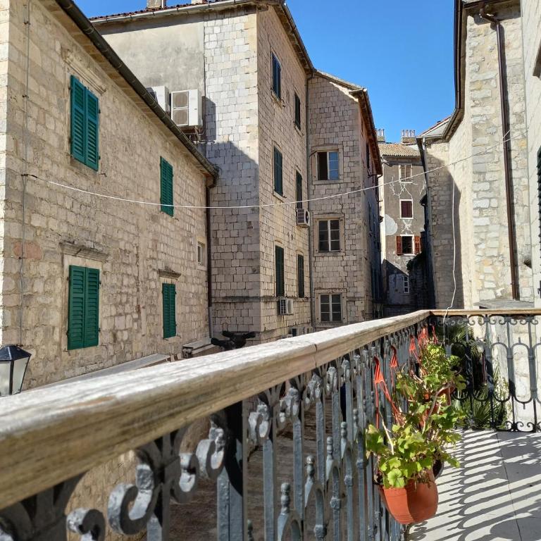 Old Town Sea Gate Apartment - Three-Bedroom Apartment - 13