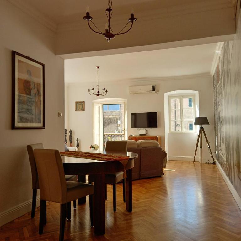 Old Town Sea Gate Apartment - Three-Bedroom Apartment - 9