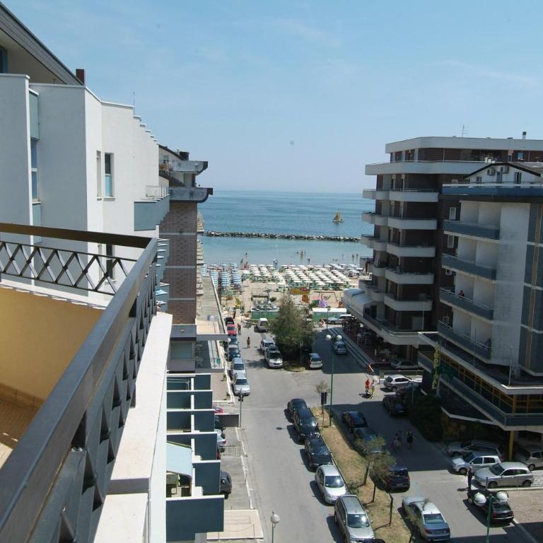Hotel Fabius - Camera Matrimoniale con Balcone - 6