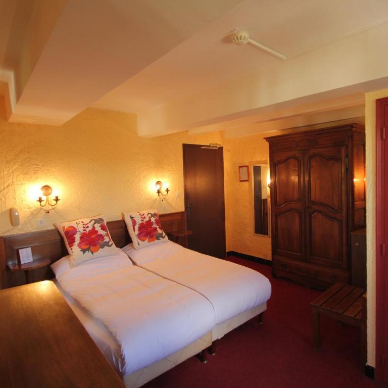 Hostellerie Le Beffroi - Chambre Double ou Lits Jumeaux avec Douche - 11