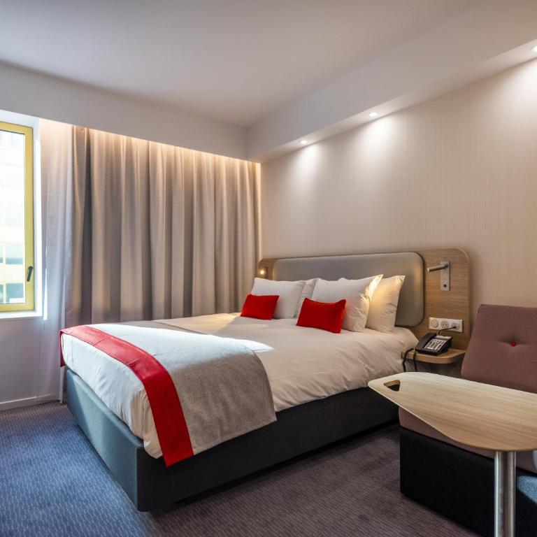 Holiday Inn Express - Nice - Grand Arenas by IHG - Chambre Lit Queen-Size Standard avec Canapé-Lit Simple - Petit-Déjeuner Gratuit - 1