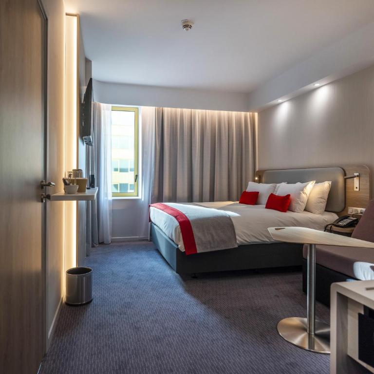 Holiday Inn Express - Nice - Grand Arenas by IHG - Chambre Lit Queen-Size Standard avec Canapé-Lit Simple - Petit-Déjeuner Gratuit - 3