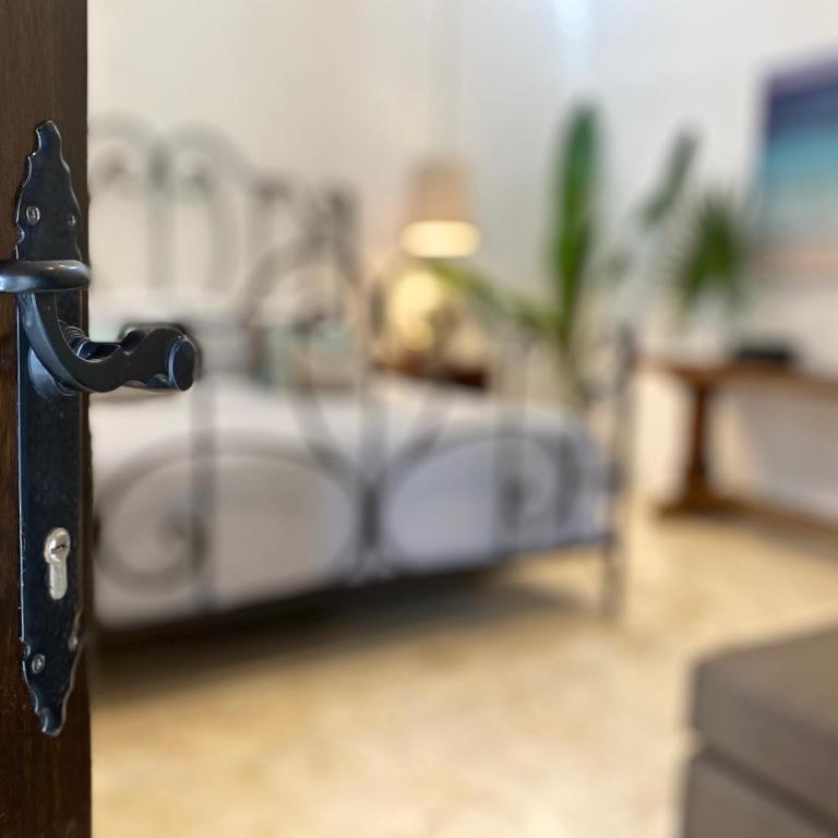The Diplomat Boutique Hotel - Deluxe King Suite - 5