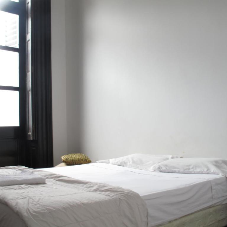 Montevideo Chic Hostel - Standard Single Room with Shared Bathroom - 2