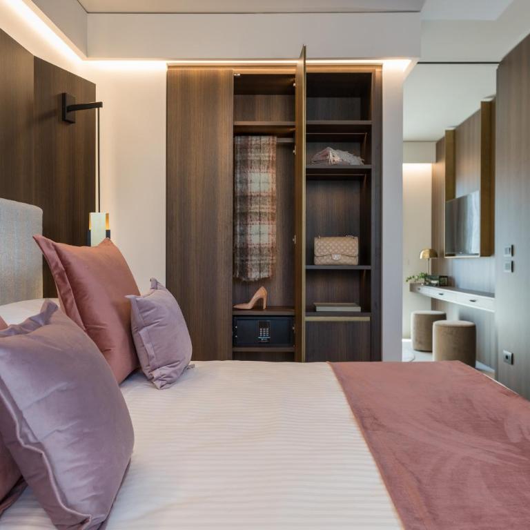 We Me Suite Hotel - Junior Suite with Hot Tub - 4