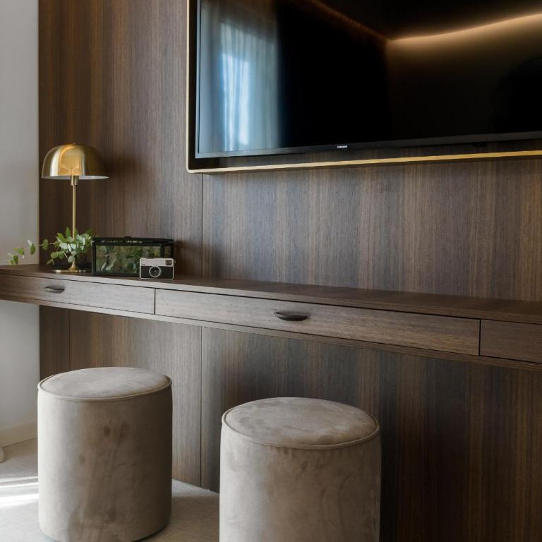 We Me Suite Hotel - Junior Suite with Hot Tub - 9