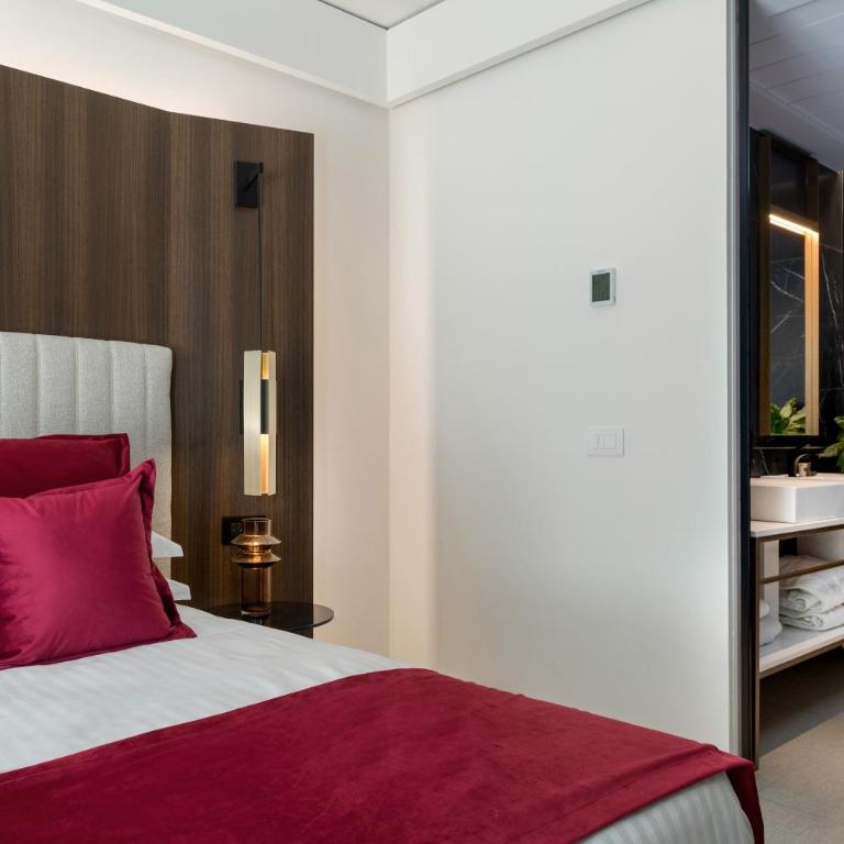 We Me Suite Hotel - Executive Suite with Hot Tub - 7