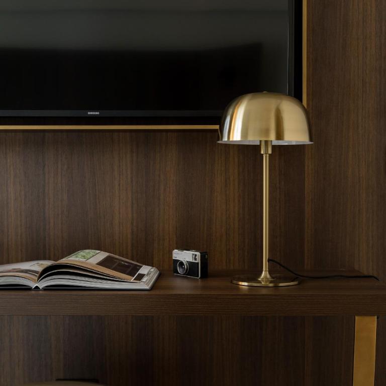 We Me Suite Hotel - Junior Suite with City View - 3