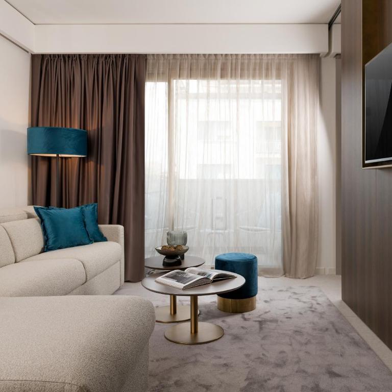 We Me Suite Hotel - Junior Suite with City View - 6