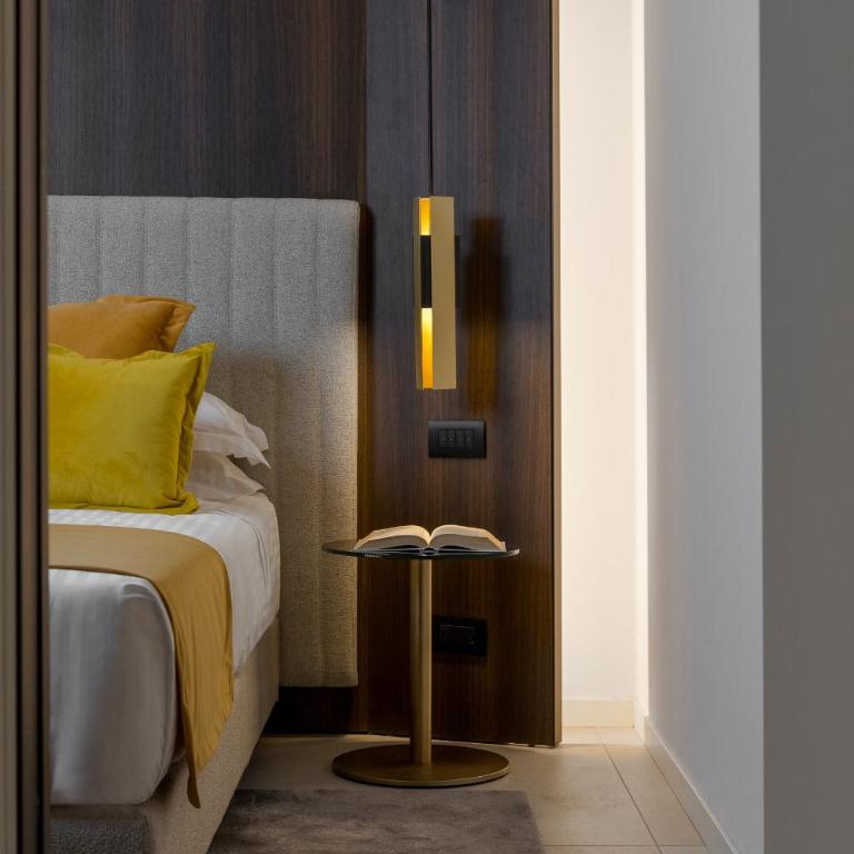 We Me Suite Hotel - Deluxe Room - 3