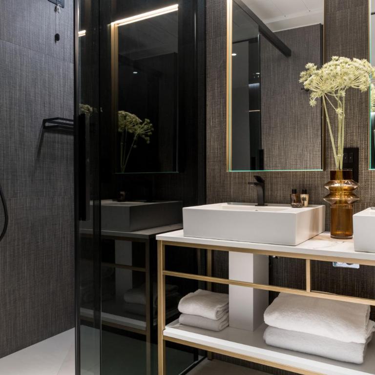 We Me Suite Hotel - Deluxe Room - 4