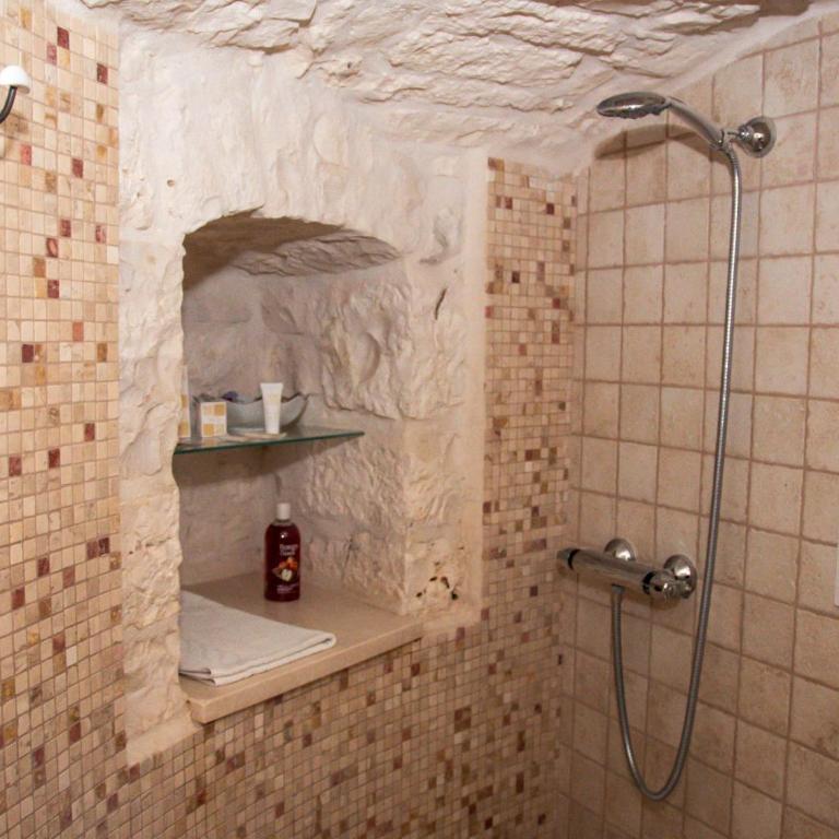 Trulli Donna Isabella - Double Room with Garden View - 16