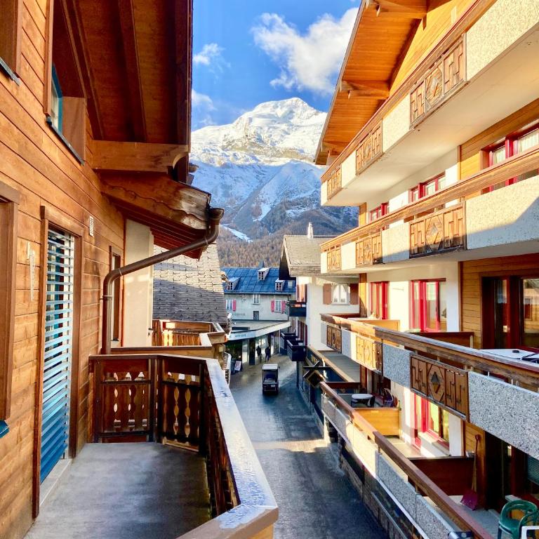 Saas-Fee renovated flat in center of the village - Apartment mit 2 Schlafzimmern - 1