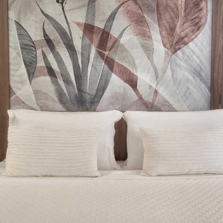 Elys Suites - Family Room - 8
