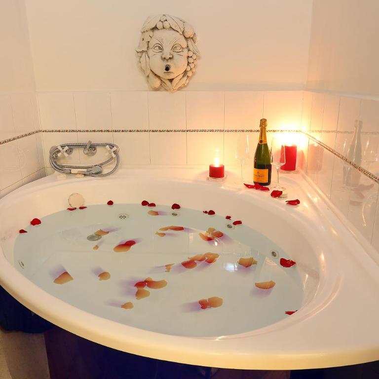 Grand Tour Rome Suites - Liberty Collection - Suite Deluxe con Vasca Idromassaggio - 1
