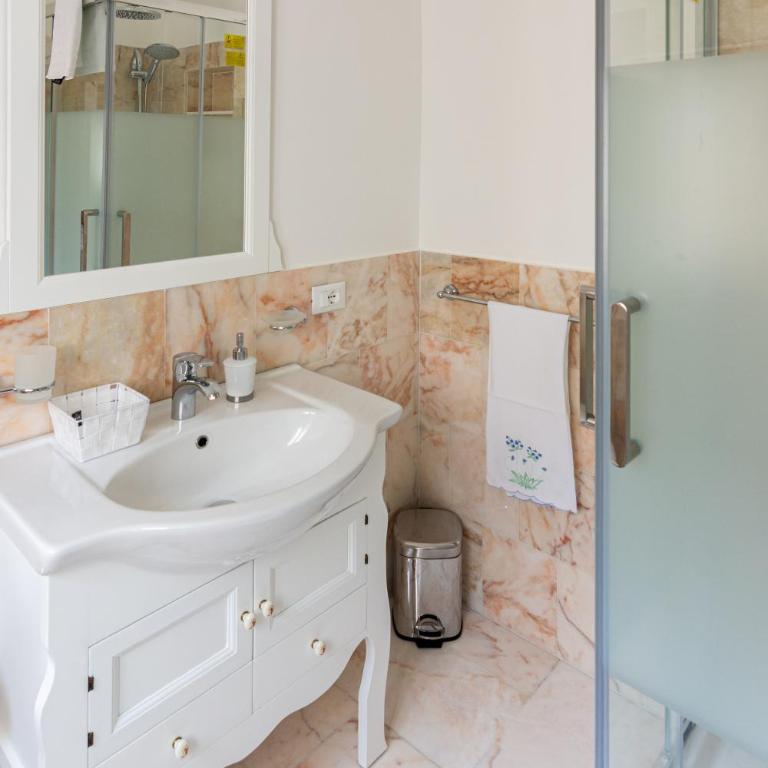Le Rose di Nonna Maria, appartamento di lusso in centro città - Three-Bedroom Apartment - 42